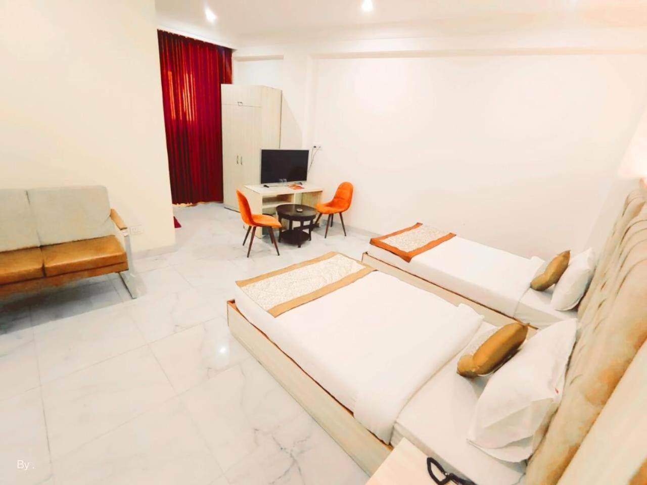 Hotel Almora Sky Near By Delhi International Airport With - Free Airport Pickup And Drop New Delhi Exterior foto