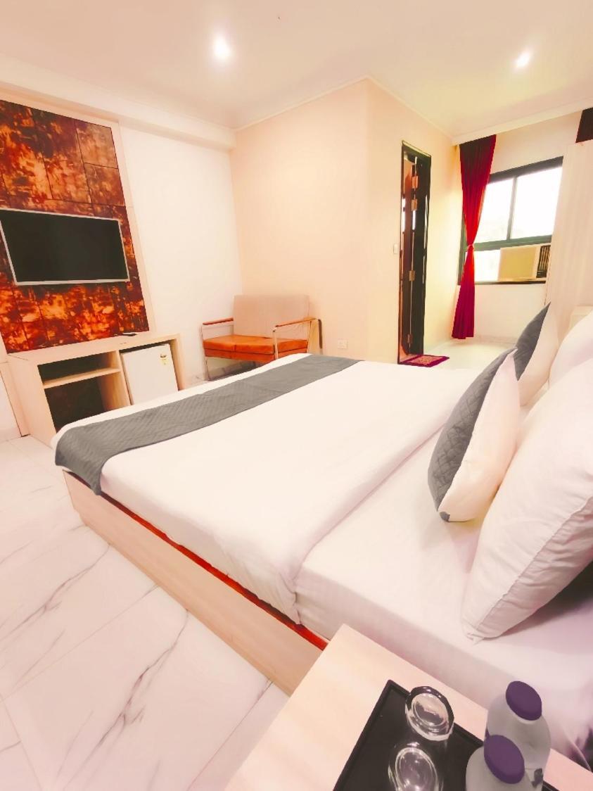 Hotel Almora Sky Near By Delhi International Airport With - Free Airport Pickup And Drop New Delhi Exterior foto