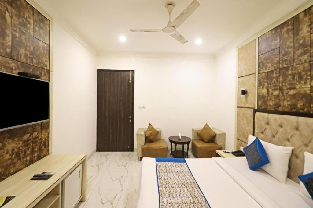 Hotel Almora Sky Near By Delhi International Airport With - Free Airport Pickup And Drop New Delhi Exterior foto