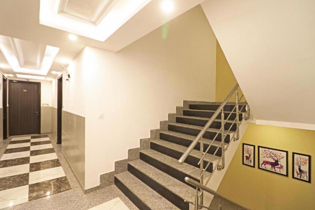 Hotel Almora Sky Near By Delhi International Airport With - Free Airport Pickup And Drop New Delhi Exterior foto