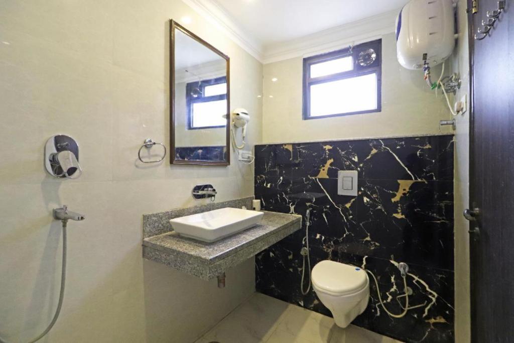 Hotel Almora Sky Near By Delhi International Airport With - Free Airport Pickup And Drop New Delhi Exterior foto