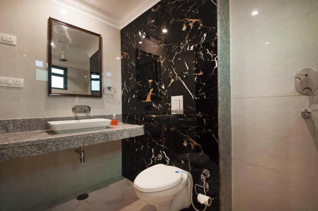 Hotel Almora Sky Near By Delhi International Airport With - Free Airport Pickup And Drop New Delhi Exterior foto