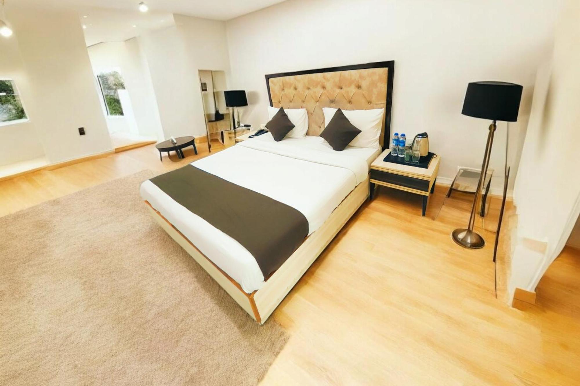 Hotel Almora Sky Near By Delhi International Airport With - Free Airport Pickup And Drop New Delhi Exterior foto