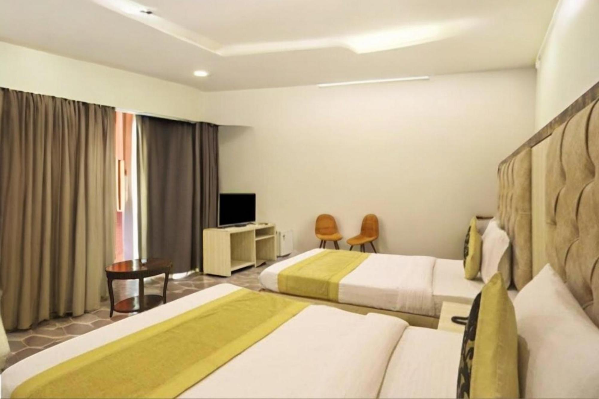 Hotel Almora Sky Near By Delhi International Airport With - Free Airport Pickup And Drop New Delhi Exterior foto