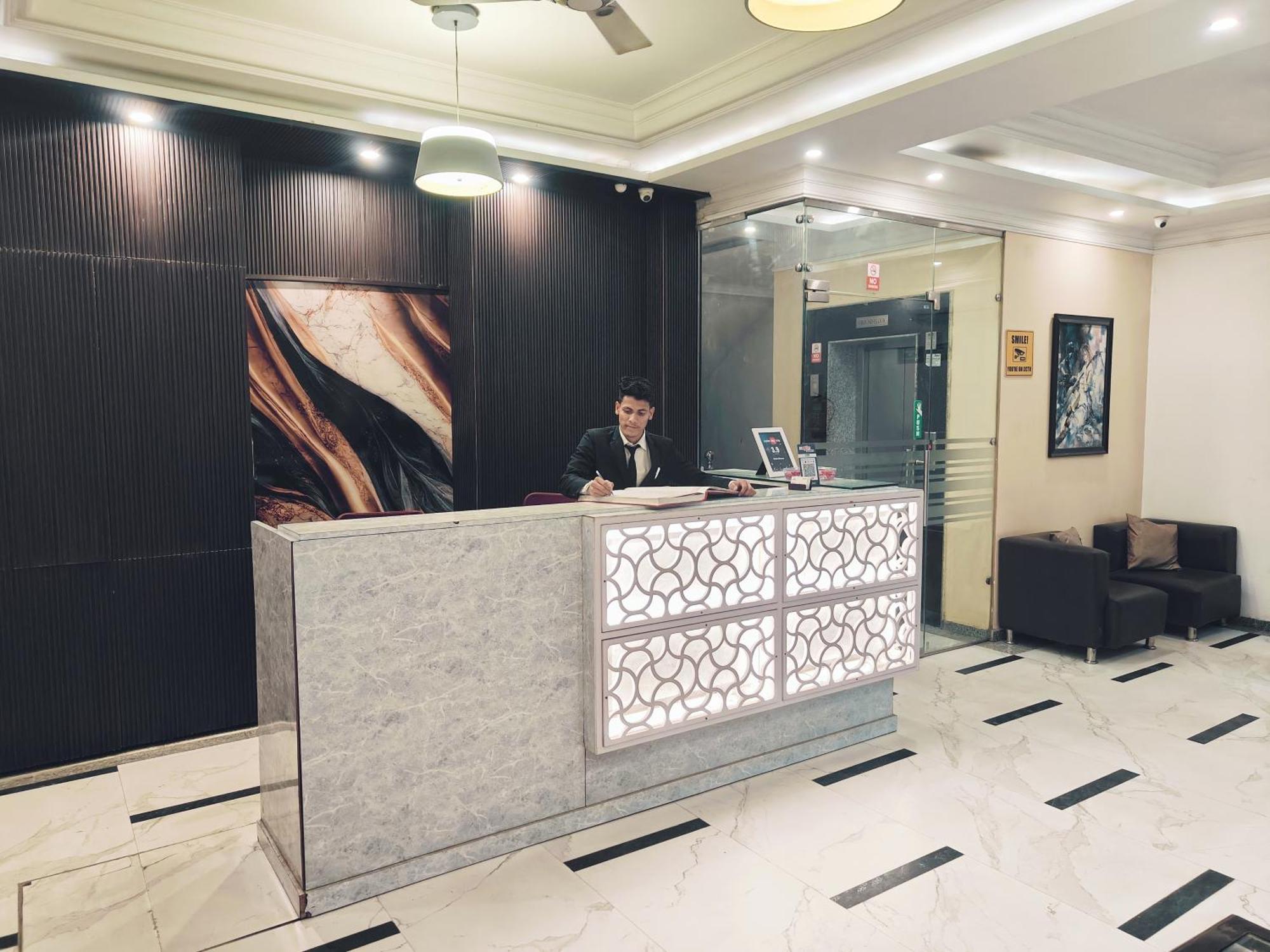 Hotel Almora Sky Near By Delhi International Airport With - Free Airport Pickup And Drop New Delhi Exterior foto