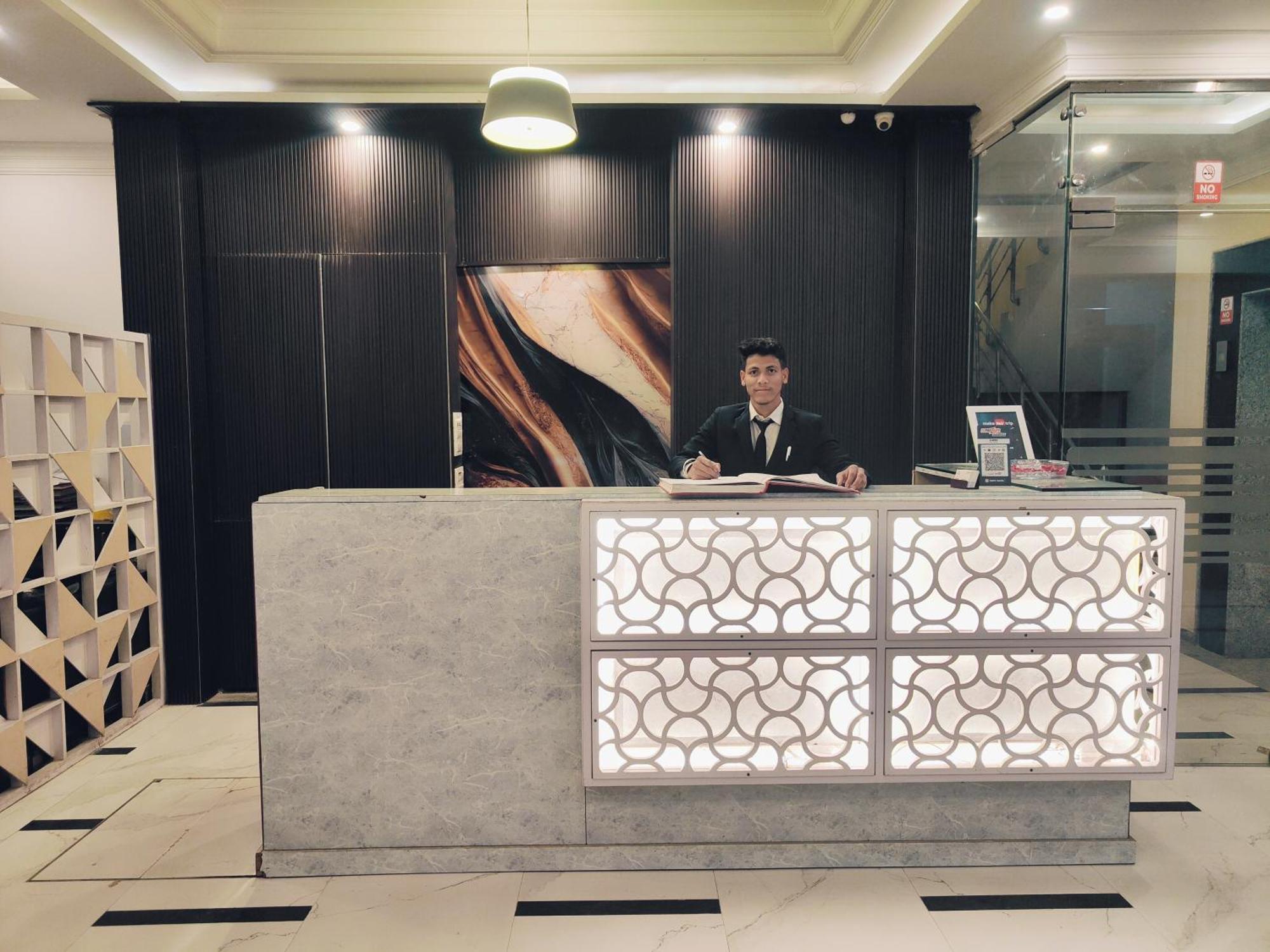 Hotel Almora Sky Near By Delhi International Airport With - Free Airport Pickup And Drop New Delhi Exterior foto