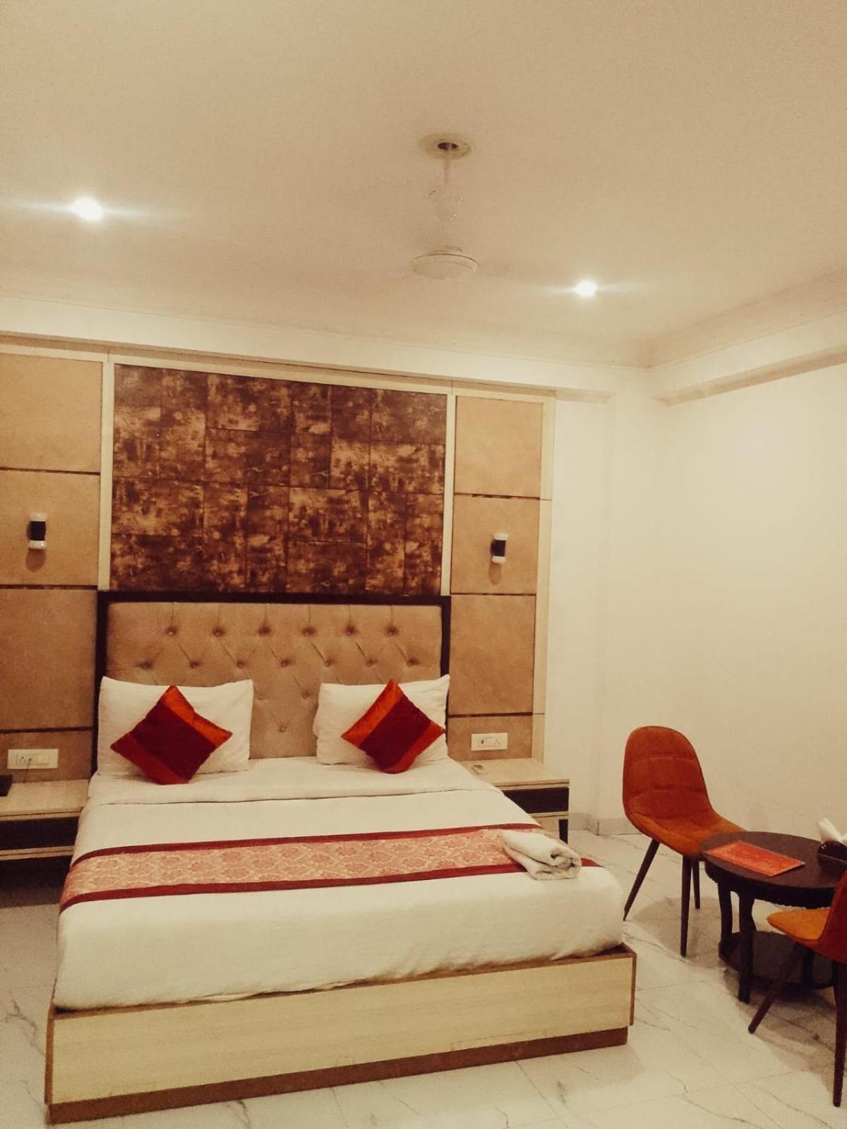 Hotel Almora Sky Near By Delhi International Airport With - Free Airport Pickup And Drop New Delhi Exterior foto